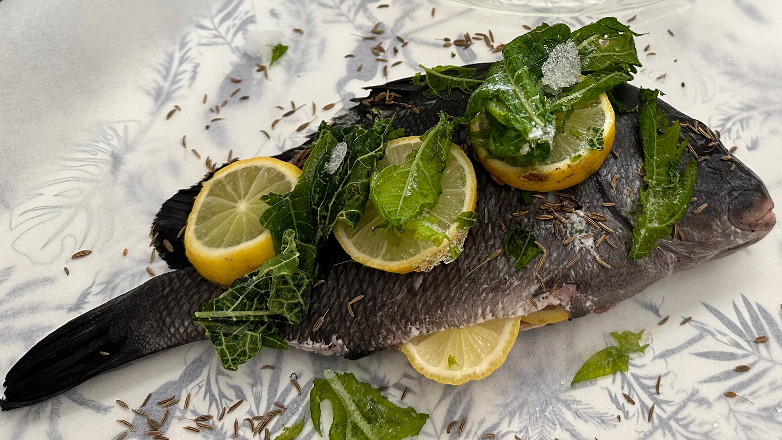 Photo de grosses lèvres en papillote, recette de poisson © Néoli