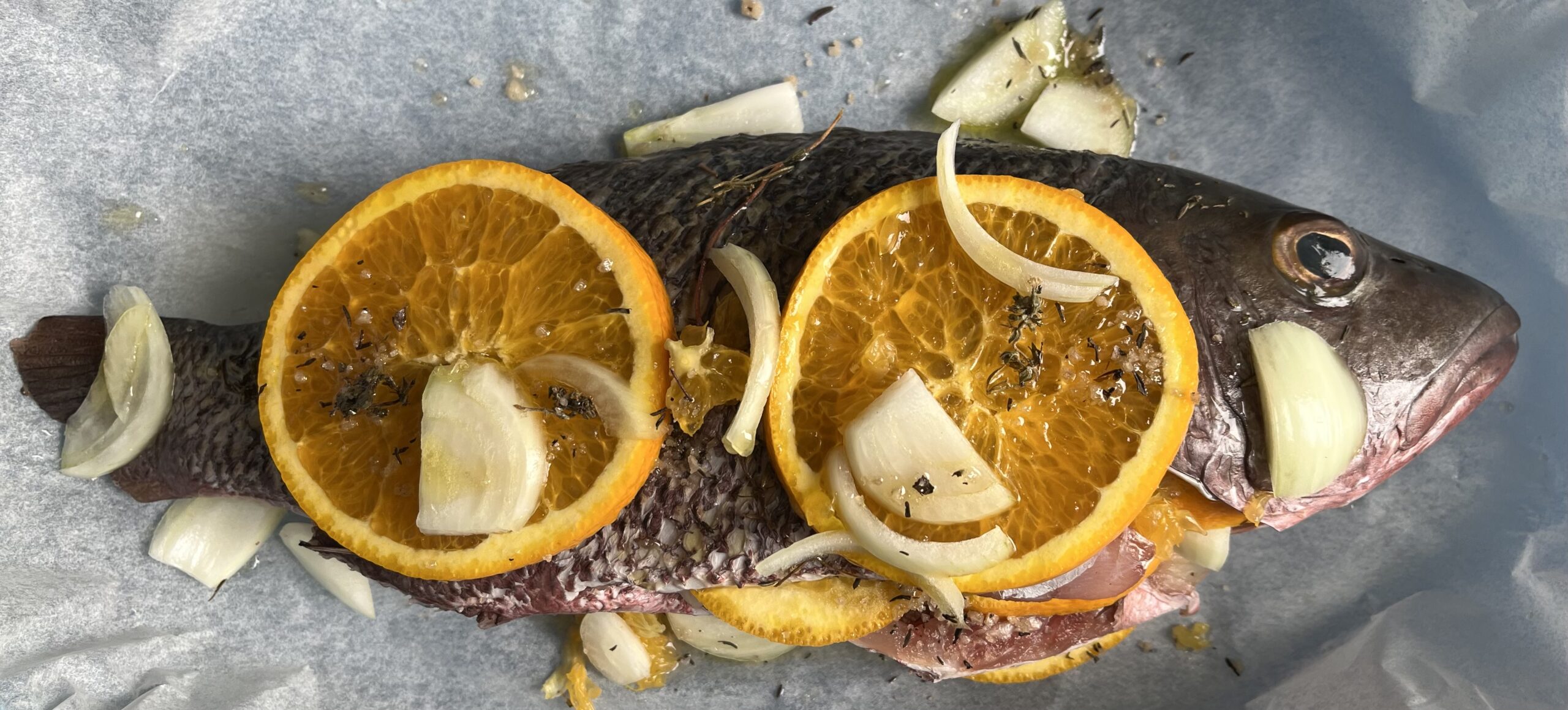 Photo d'un rouget de palétuvier à l'orange, recette à base de poisson par Néoli